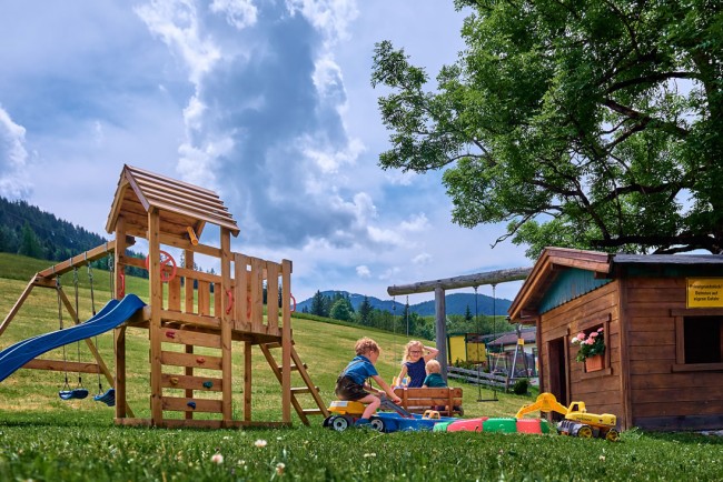 Spielplatz vor dem Bio Bauernhof