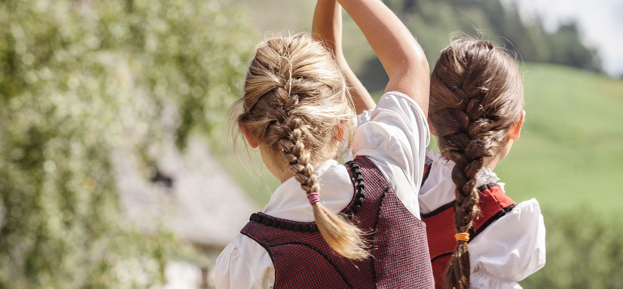 Kinder beim Tanzen in Maria Alm © Hochkönig Tourismus GmbH